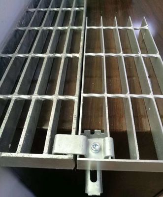 ISO Hot Dip Galvanized Q235 Steel Saddle Clips For Grating