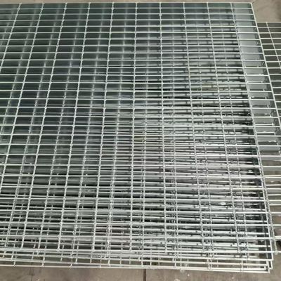 شبکه های فولادی با دوام برای پیاده روی های بیرونی که در برابر آب و هوا و ترافیک پیاده ایستاده اند