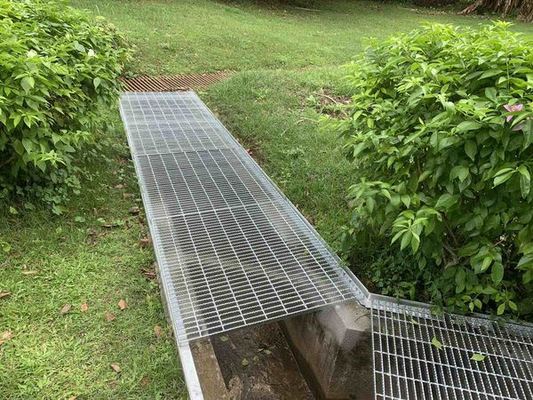 نرده فولادی گالوانیزه 25x3mm تا 50x3mm با ابعاد سفارشی