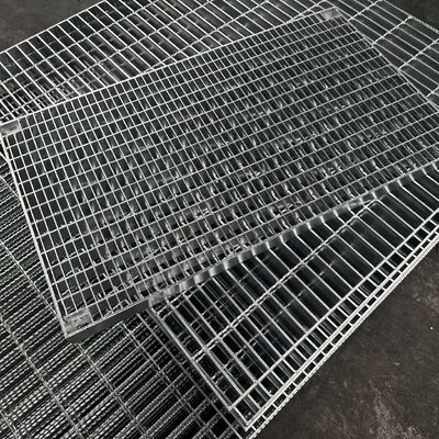 گریتینگ فولادی صنعتی دارای پارامترهای حرفه ای است و با استانداردهای عملکرد OSHA و EN مطابقت دارد.