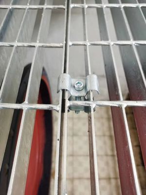 ISO Hot Dip Galvanized Q235 Steel Saddle Clips For Grating